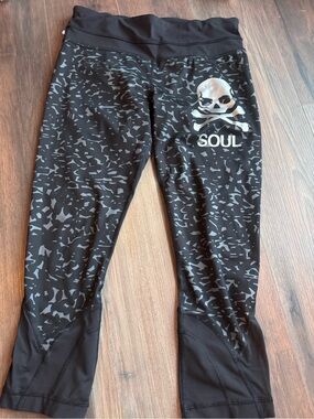 Black Grey Skull-Print Active Leggings